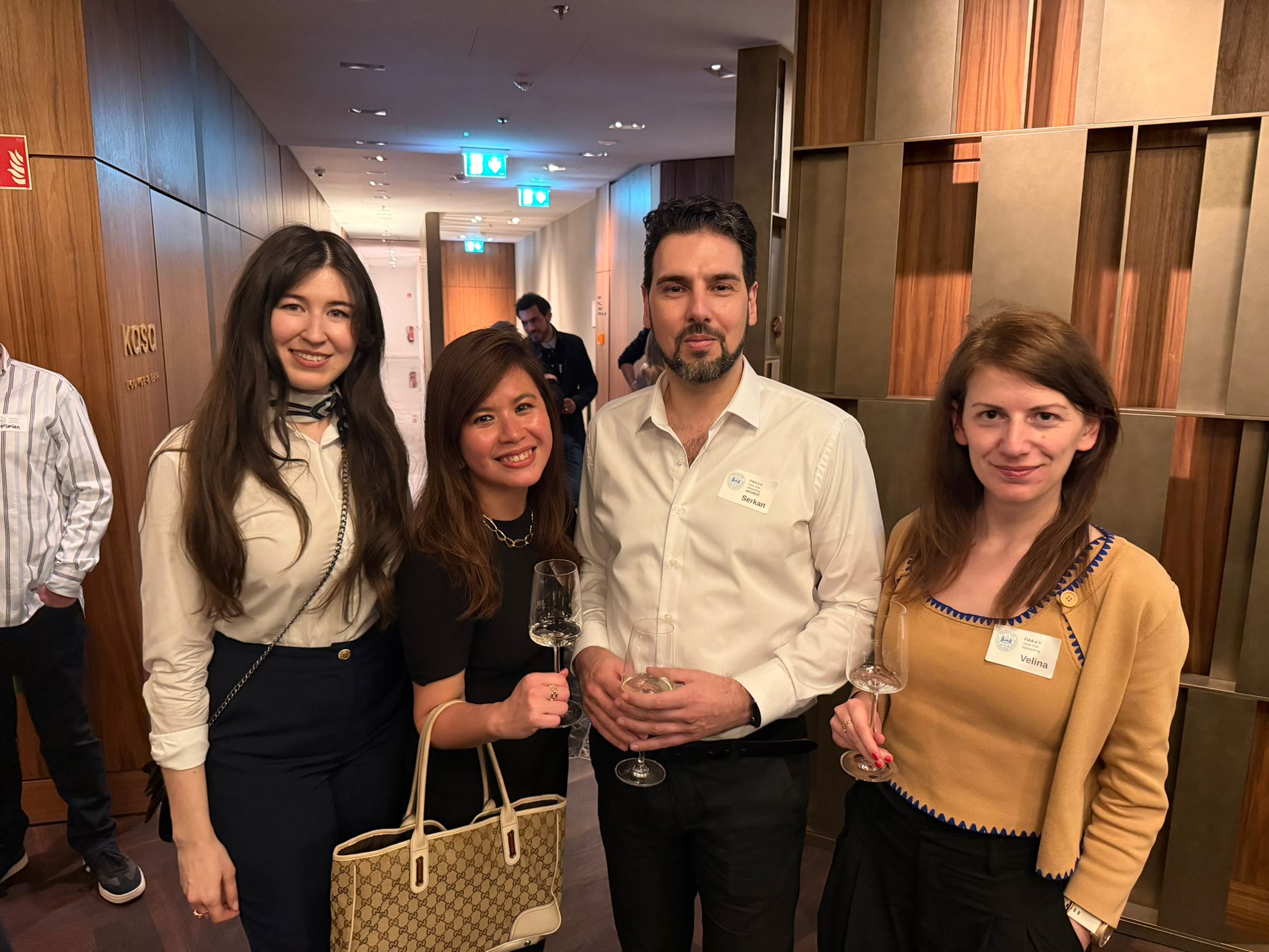 FIAA members connecting in the KENNEDY 89 lobby